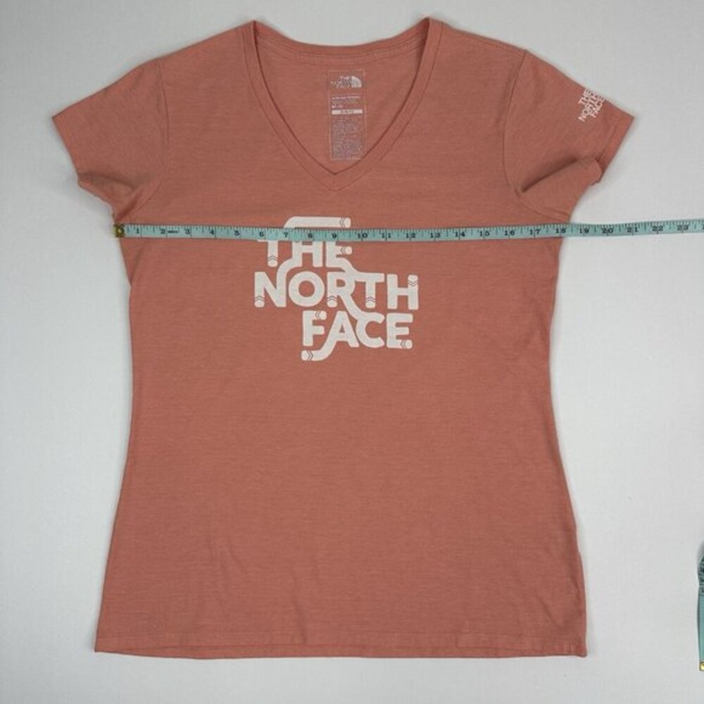 The North Face Womens Athletic Slim Fit V-Neck Graphic T-Shirt Clay Pink Medium - Picture 12 of 15